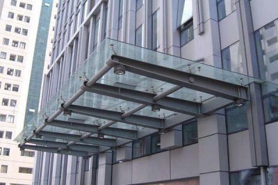 济南玻璃雨棚和铝质雨棚的优劣性分析！